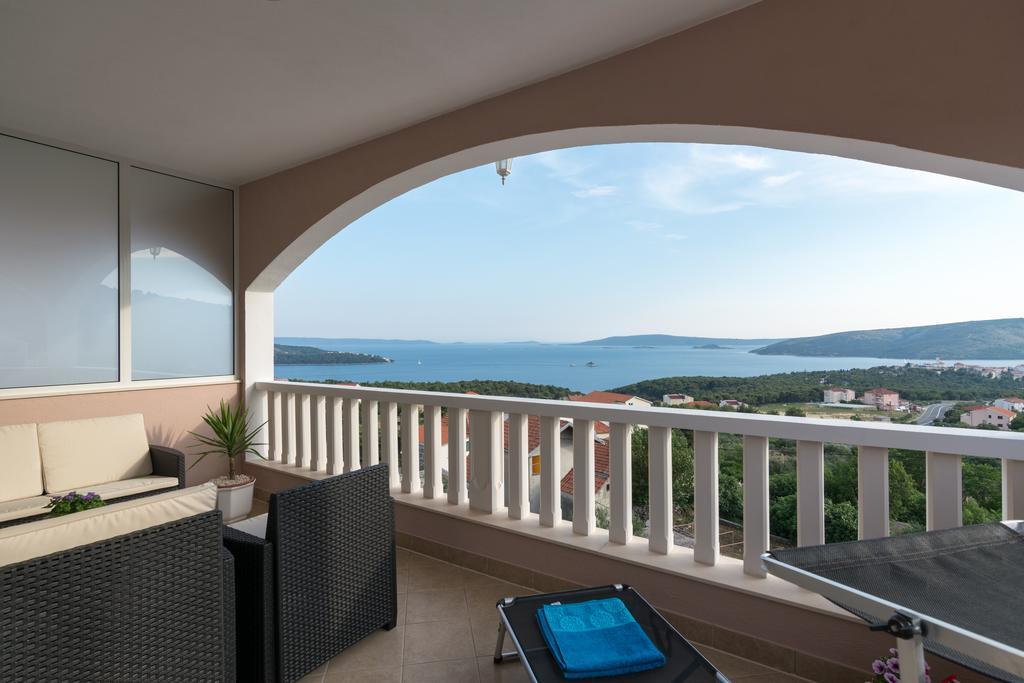 Apartments Blue Lagoon Trogir Exterior photo